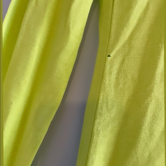 NWT BCBG MAX Azaria XS LIME GREEN TOP 88$ New - Picture 3 of 3